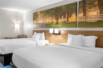 Room, 2 Queen Beds, Non Smoking, Ground Floor