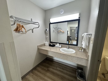 Room, 2 Queen Beds, Non Smoking, Ground Floor