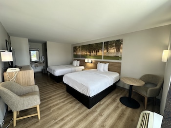 Room, 2 Queen Beds, Non Smoking, Ground Floor