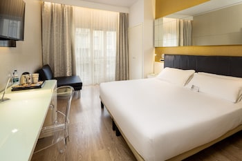 Standard Room, 1 Queen Bed
