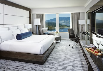 Pacific Club, Deluxe Room, 1 King Bed, Harbor View
