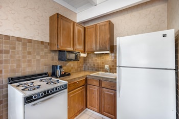 Standard Room, 1 Queen Bed, Non Smoking, Kitchen