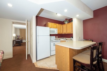 Suite, 1 King Bed with Sofa bed, Non Smoking, Kitchen