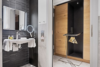 Room, 1 King Bed, Accessible
