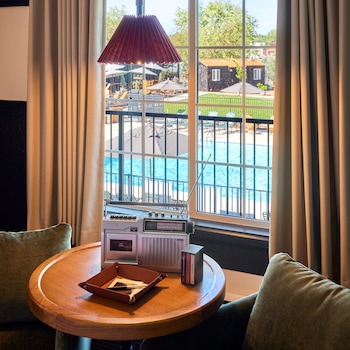 Room, 2 Queen Beds, Mobility Accessible (Pool)