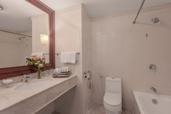 Executive Suite River (Non-Smoking Room)