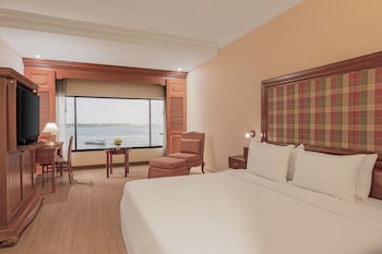 Deluxe River View (Non-Smoking Room)