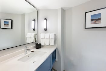 Suite, 1 Double Bed, Accessible, Non Smoking (Mobility & Hearing, Roll-in Shower)