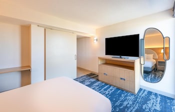 Suite, 1 Double Bed, Accessible, Non Smoking (Mobility & Hearing, Roll-in Shower)