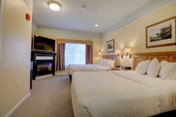 Spa Suite with 2 Queen Beds