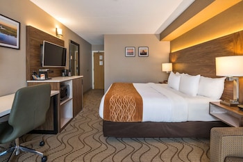 Upgrade room, 1 King Bed, Nonsmoking/Ground Floor