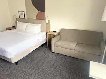 Room, 1 King Bed, Accessible (Mobility, Roll-In Shower)
