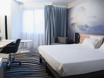 Club Room, 1 Queen Bed