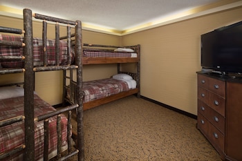 Family Room, Non Smoking, One King, Two Sets of Bunk Beds