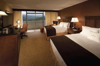Room, Two King Beds, Non Smoking, Mountain View