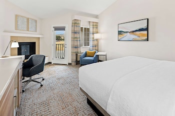 Room, 1 King Bed, Non Smoking, Balcony (Fireplace)