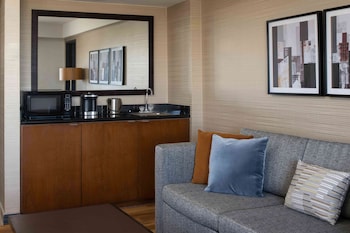 Suite, 1 King Bed, Accessible Roll-in Shower