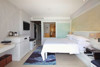 Room, 1 King Bed, Balcony (Superior, 1 King Bed)