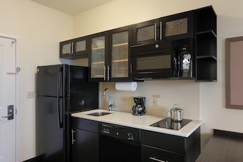 Studio Suite, 1 King Bed, Accessible (Mobil, Tub)