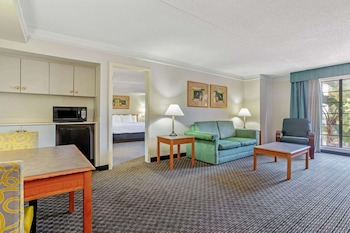 Suite, 1 King Bed, Non Smoking