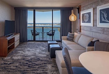 Suite, 1 King Bed, Corner