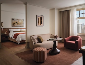 Junior Suite, 1 King Bed, Mobility Accessible