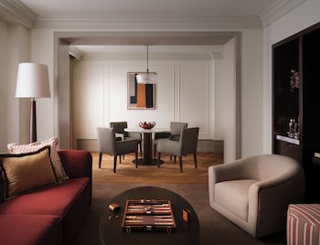 Suite, 1 King Bed, Mobility Accessible