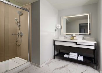 1 King Bed, 1 Bedroom, Executive Suite