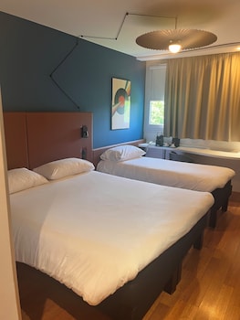 Room, Multiple Beds