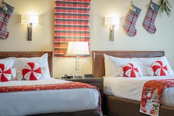 Junior Suite, 2 Queen Beds, Non Smoking (Holiday)