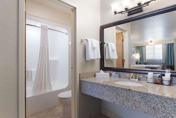 Standard Room, 2 Queen Beds, Non Smoking, Refrigerator & Microwave (Pet Friendly)