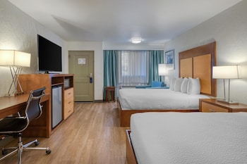 Standard Room, 2 Queen Beds, Non Smoking, Refrigerator & Microwave (Pet Friendly)