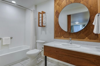 Standard Room, 2 Queen Beds, Non Smoking, Refrigerator & Microwave (Pet Friendly)