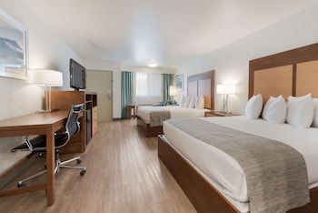 Standard Room, 2 Queen Beds, Non Smoking, Refrigerator & Microwave (Pet Friendly)