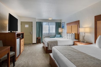 Standard Room, 2 Queen Beds, Refrigerator & Microwave, Poolside