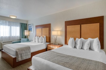 Standard Room, 2 Queen Beds, Refrigerator & Microwave, Poolside