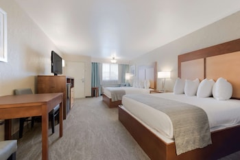 Standard Room, 2 Queen Beds, Refrigerator & Microwave, Poolside