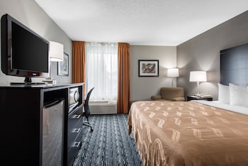 Standard Room, 1 King Bed, Non Smoking, Bathtub