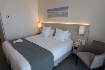 Comfort Room, 1 Queen Bed, Non Smoking, Balcony