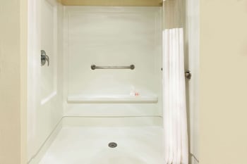 Room, 2 Queen Beds, Accessible, Non Smoking (Roll-In Shower)