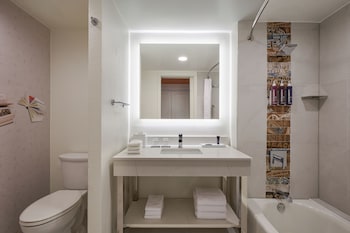 Room, 1 King Bed (Mobility Accessible, Tub)