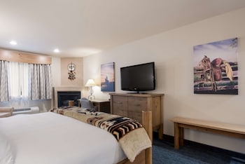 Standard Room, 1 King Bed, Non Smoking, Fireplace