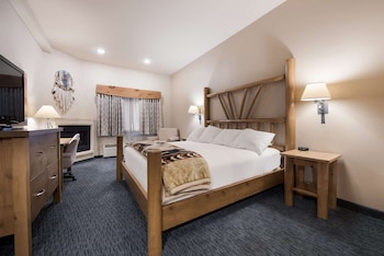 Standard Room, 1 King Bed, Accessible, Refrigerator & Microwave