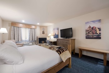 Standard Room, 1 King Bed, Non Smoking, Fireplace