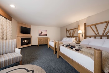Suite, 2 Queen Beds, Non Smoking, Fireplace (Larger Room)