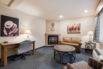 Suite, 2 Queen Beds, Non Smoking, Fireplace (Larger Room)