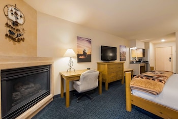 Standard Room, 1 King Bed, Non Smoking, Fireplace