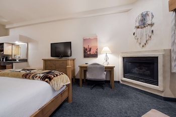 Standard Room, 1 King Bed, Accessible, Refrigerator & Microwave