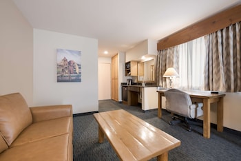 Suite, 1 King Bed, Non Smoking, Balcony (Larger Room)