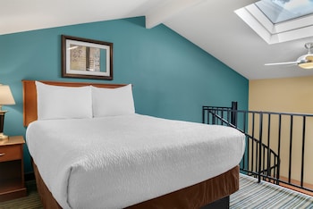 Suite, 2 Queen Beds, Non Smoking, Refrigerator & Microwave (Two Story Loft)